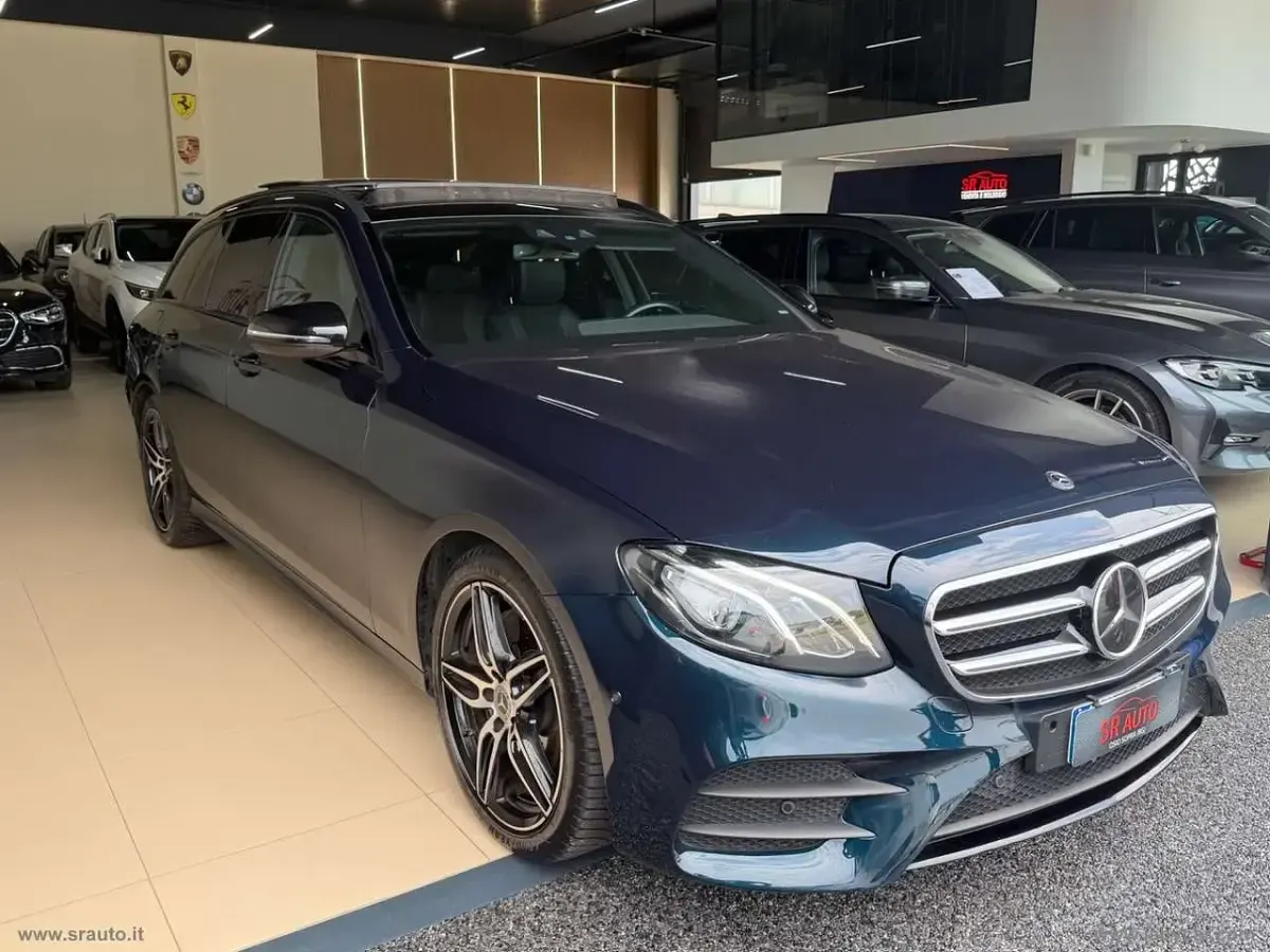 Usata Mercedes E220 Premium 194 CV (142 kW) 2017 Blu/azzurro Station wagon