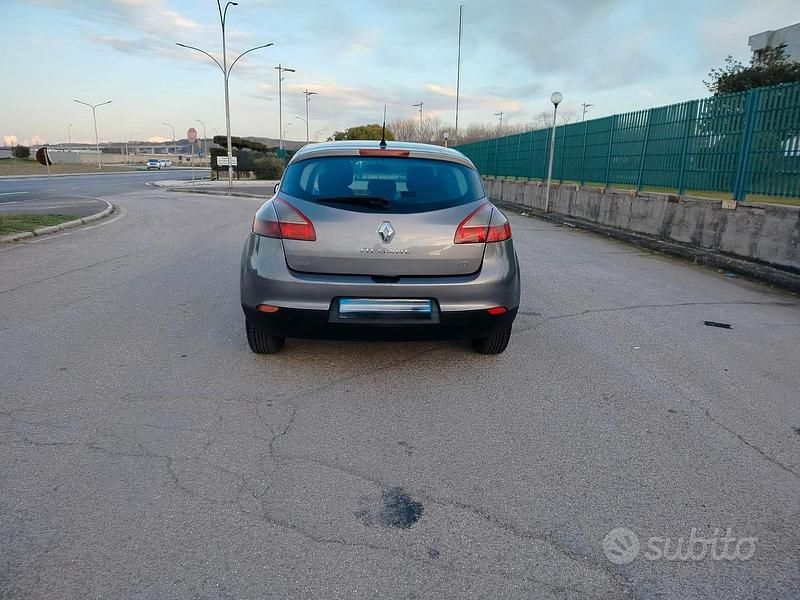 Brugt Renault Mégane 90 HK (66 kW) 2010 Grå Sedan