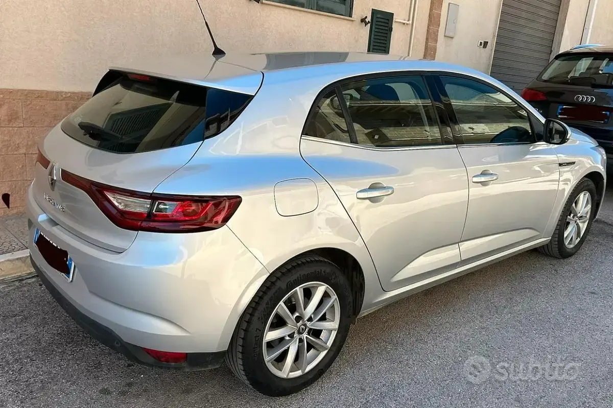 Usata Renault Mégane IV 110 CV (80 kW) 2017 Berlina