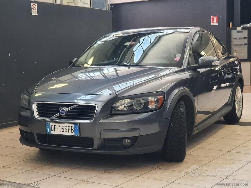 Usata Volvo C30 109 CV (80 kW) 2008 Grigio Utilitaria