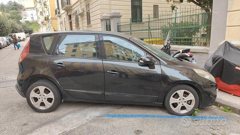 Usata Renault Scénic III 131 CV (96 kW) 2011 Nero Monovolume