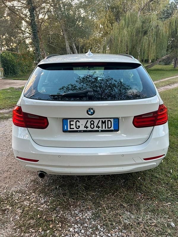 Usata BMW 318 Luxury Line 143 CV (105 kW) 2012 Bianco Station wagon