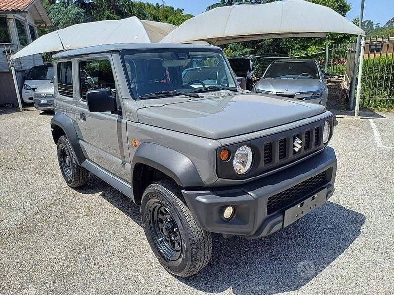 Grigio Usata 2022 Suzuki Jimny SUV | 24.970 € (Ottimo prezzo) - Immagine 1/4