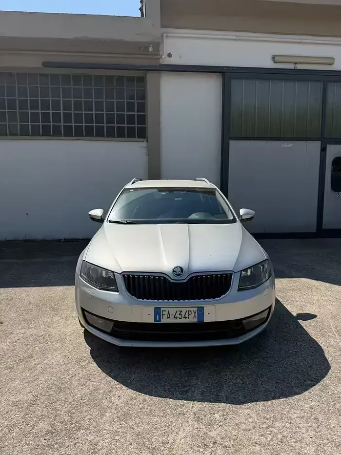 Usata Skoda Octavia Elegance 110 CV (80 kW) 2015 Grigio Station wagon