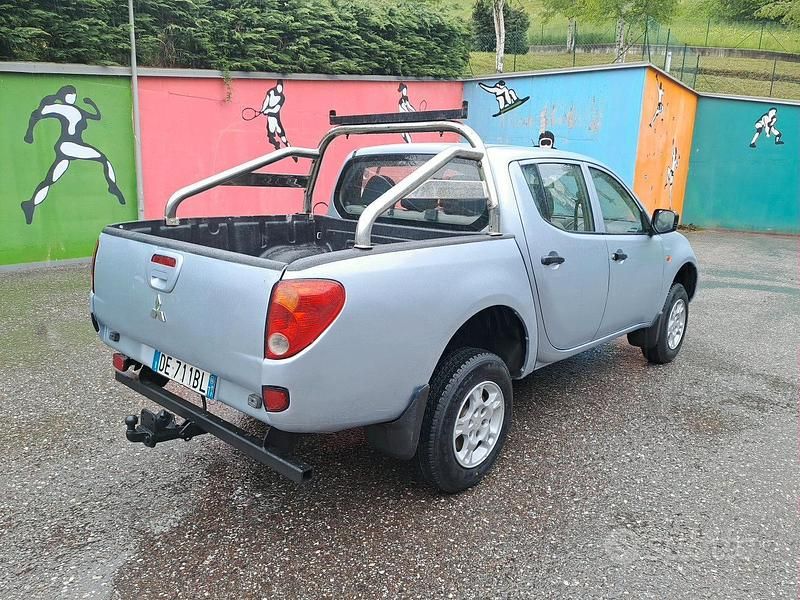 Usata Mitsubishi L200 2007 Grigio Pick-up
