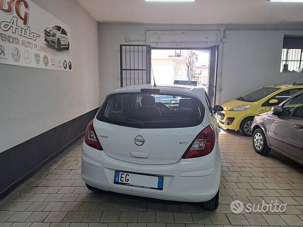 Usata Opel Corsa 75 CV (55 kW) 2011 Nero Berlina