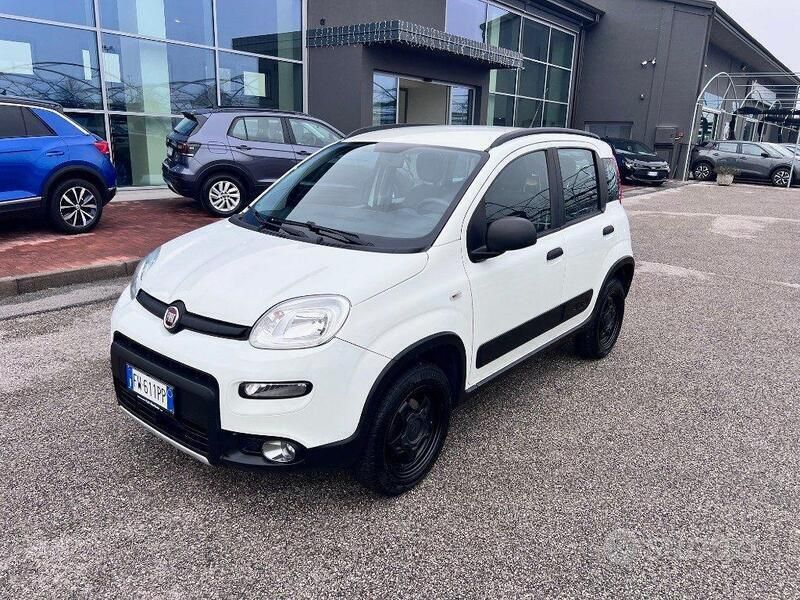 Usata Fiat Panda 4x4 S 85 CV (62 kW) 2019 Bianco Utilitaria
