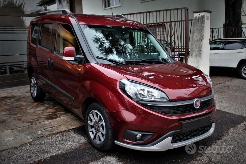 Usata Fiat Doblò Trekking 120 CV (88 kW) 2018 Rosso Monovolume