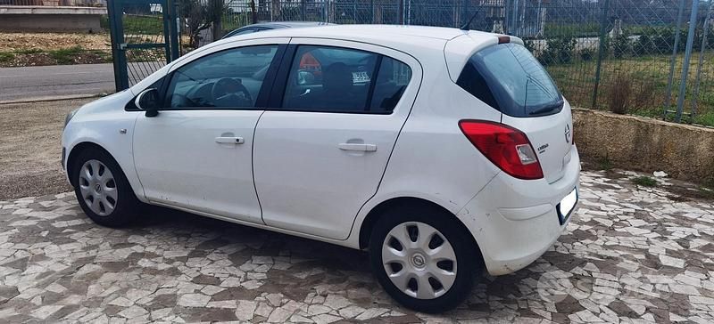 Usata Opel Corsa Edition 85 CV (62 kW) 2014 Bianco Berlina