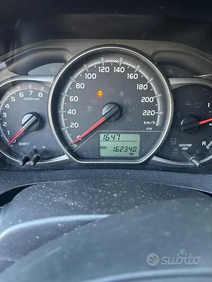 Usata Toyota Yaris Cool 69 CV (50 kW) 2015 Bianco Utilitaria