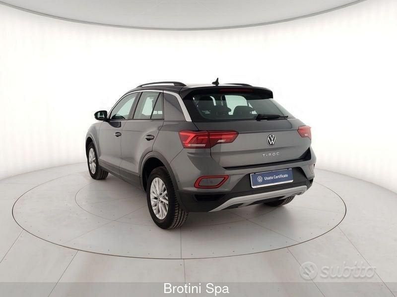 Usata VW T-Roc Life 116 CV (85 kW) 2024 Grigio SUV