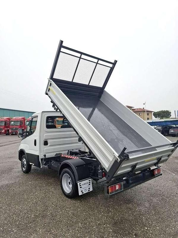 Usata Iveco Daily 140 CV (102 kW) 2023 Bianco Furgone