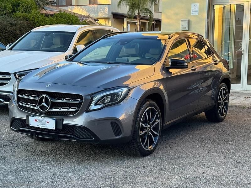 Usata Mercedes GLA200 136 CV (100 kW) 2017 Grigio SUV