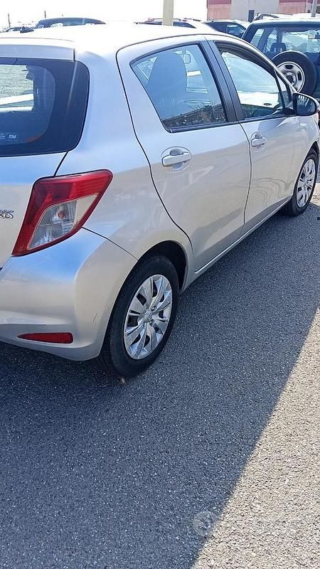 Usata Toyota Yaris 2013 Grigio Utilitaria