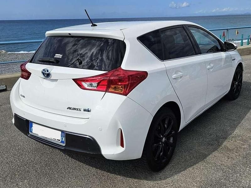 Usata Toyota Auris Hybrid Business Edition 99 CV (72 kW) 2015 Bianco Berlina