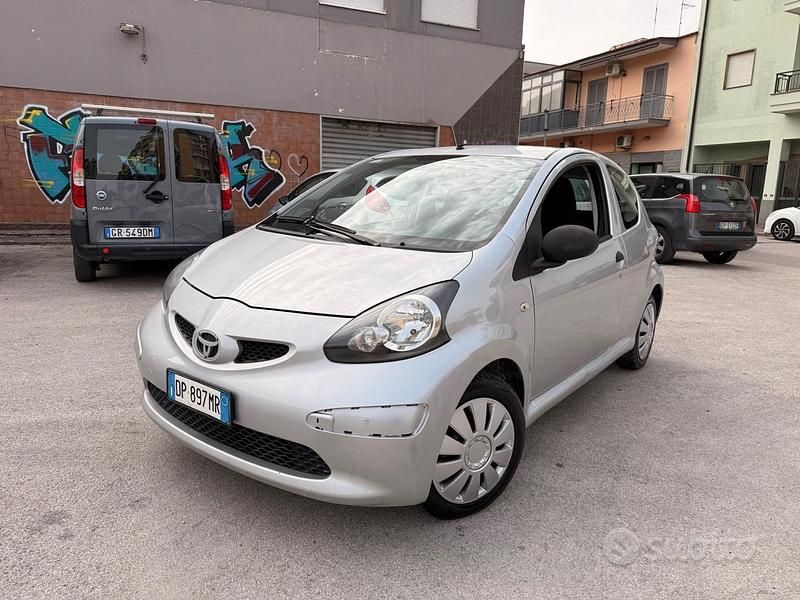 Usata Toyota Aygo 68 CV (50 kW) 2010 Grigio Utilitaria