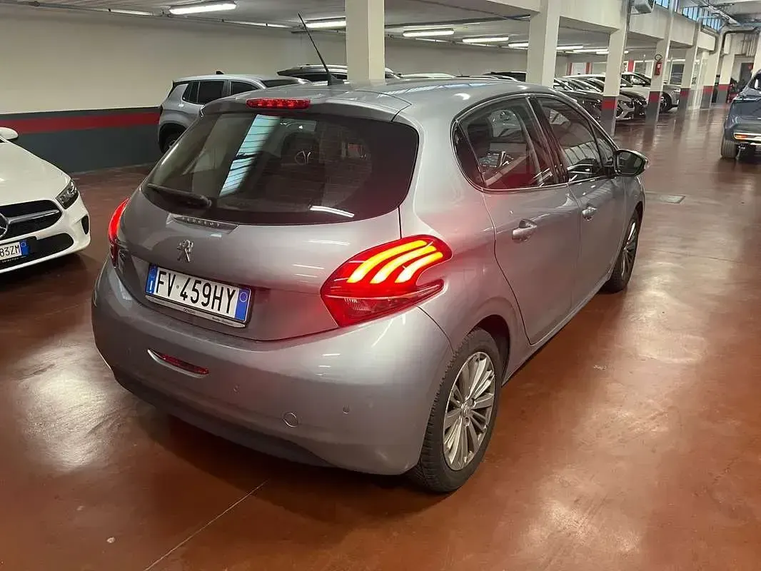 Usata Peugeot 208 Allure 102 CV (75 kW) 2019 Utilitaria
