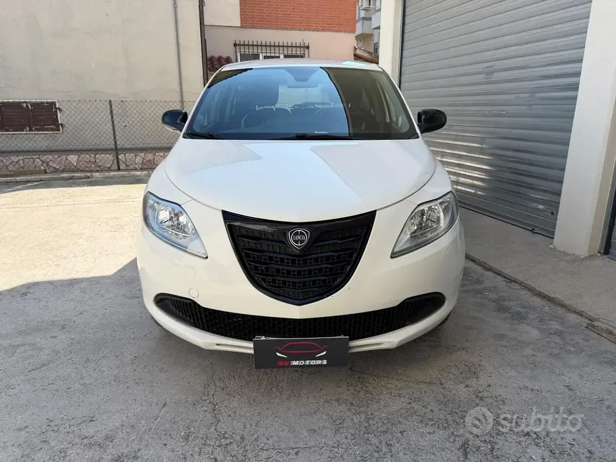 Usado Lancia Ypsilon 80 HP (58 kW) 2015 Branco Citadino