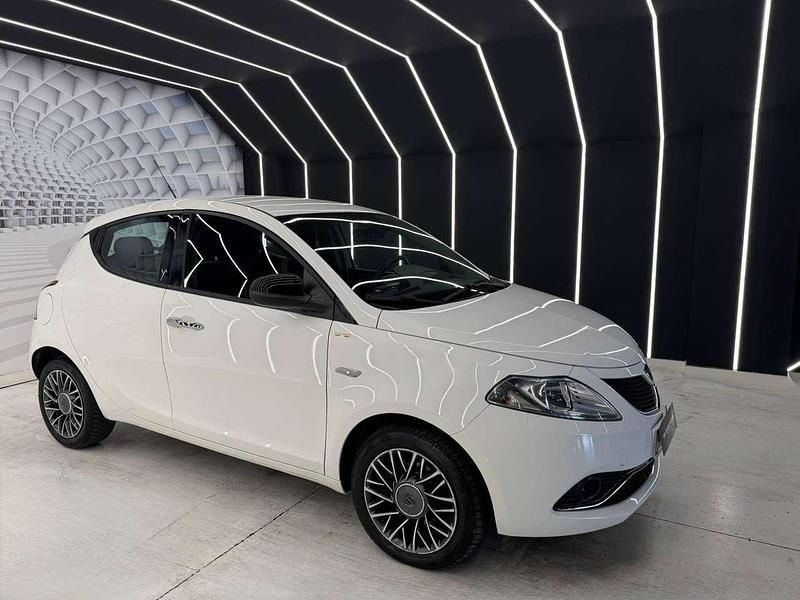 Usata Lancia Ypsilon S 95 CV (69 kW) 2016 Bianco Utilitaria