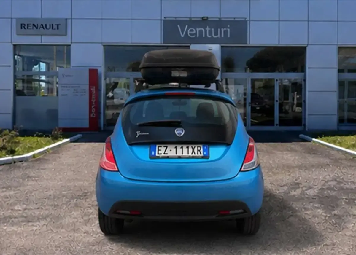 Usata Lancia Ypsilon 69 CV (50 kW) 2015 Blu Utilitaria