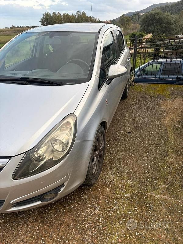 Używany Opel Corsa 75 KM (55 kW) 2011 Hatchback