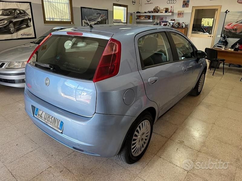 Usata Fiat Grande Punto Dynamic 65 CV (47 kW) 2006 Blu Utilitaria