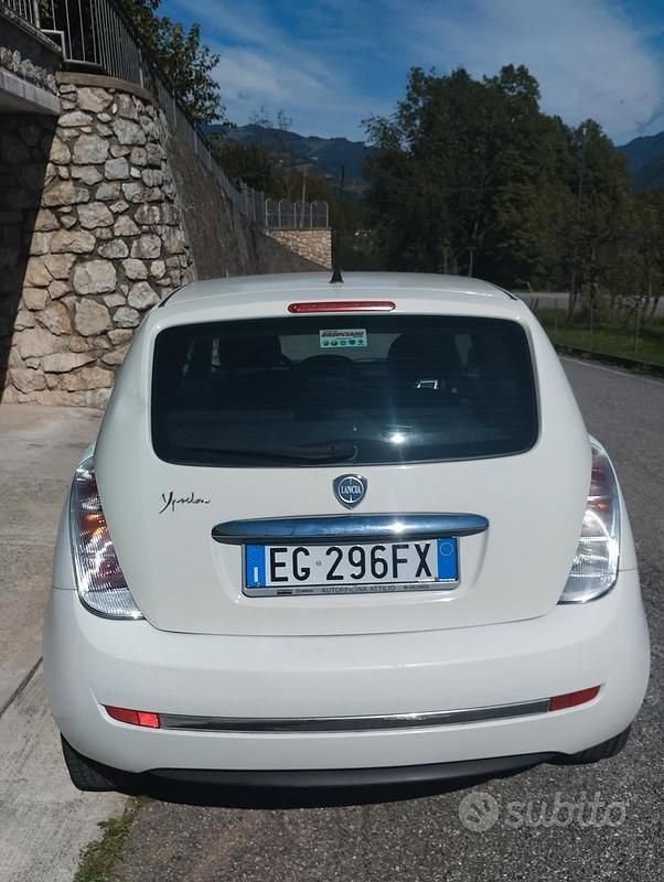 Usata Lancia Ypsilon 69 CV (50 kW) 2011 Bianco Utilitaria