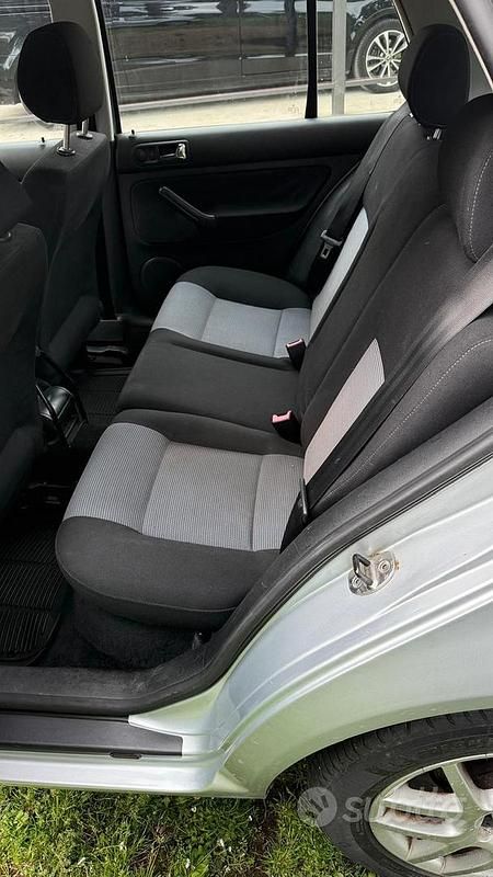 Usata VW Golf IV 2004 Grigio Berlina