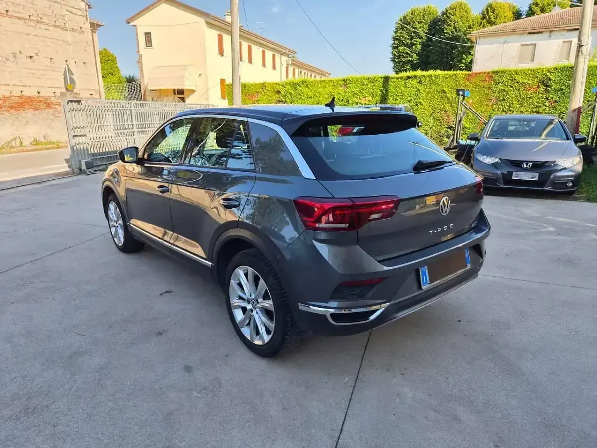 Usata VW T-Roc Advance 150 CV (110 kW) 2018 Grigio metallizzato SUV