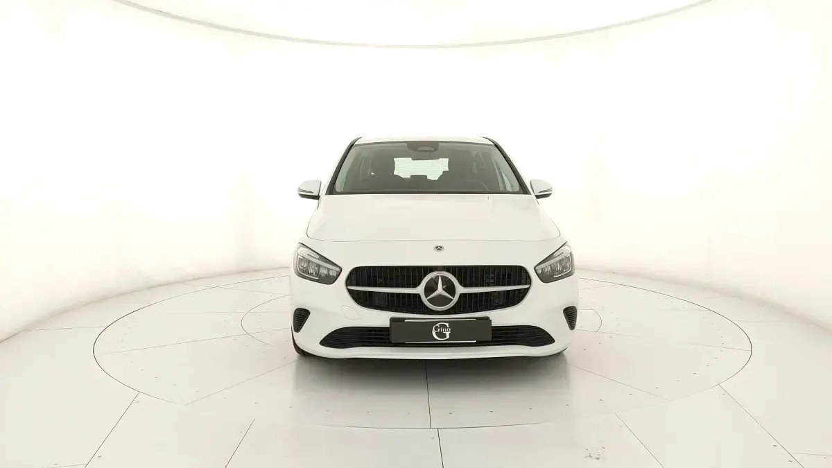 Usata Mercedes B180 Advanced 136 CV (100 kW) 2024 Bianco Monovolume