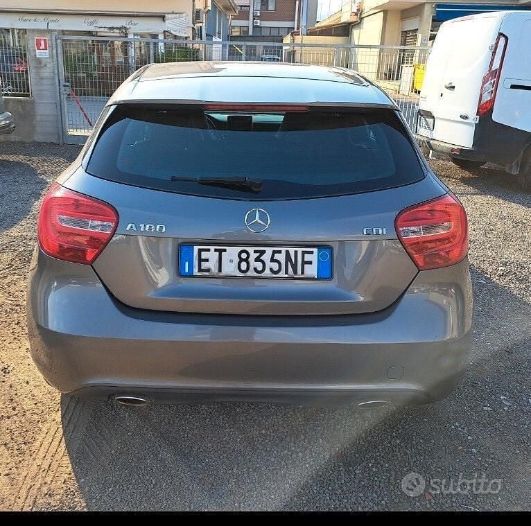 Usata Mercedes A180 108 CV (79 kW) 2014 Grigio Berlina