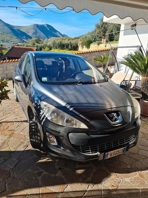 Grigio Usata 2008 Peugeot 2008 SUV | 2800 € - Immagine 1/4
