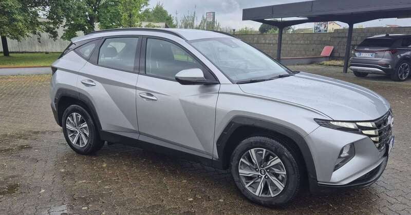 Argento Usata 2023 Hyundai Tucson SUV | 22.990 € (Super prezzo) - Immagine 1/4