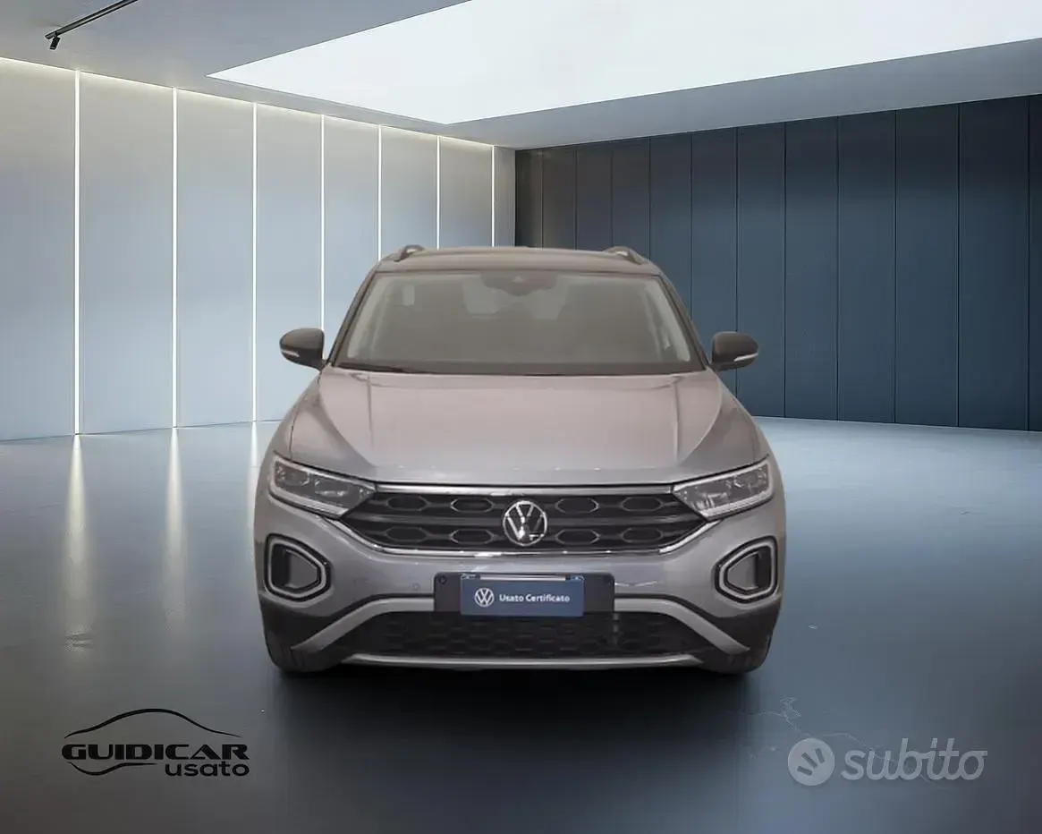 Usata VW T-Roc Edition 116 CV (85 kW) 2024 Grigio metallizzato chiaro SUV