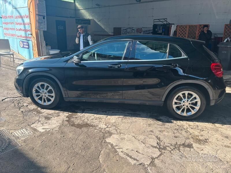 Usata Mercedes GLA180 Business 122 CV (89 kW) 2017 Nero SUV