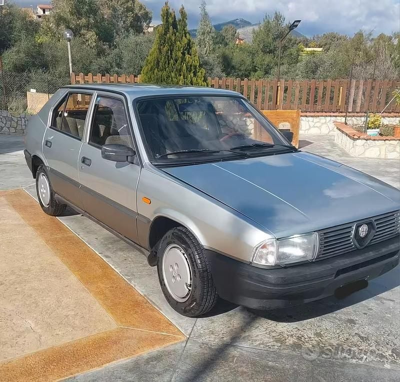 Usata Alfa Romeo 33 Quadrifoglio 118 CV (86 kW) 1984 Grigio Berlina
