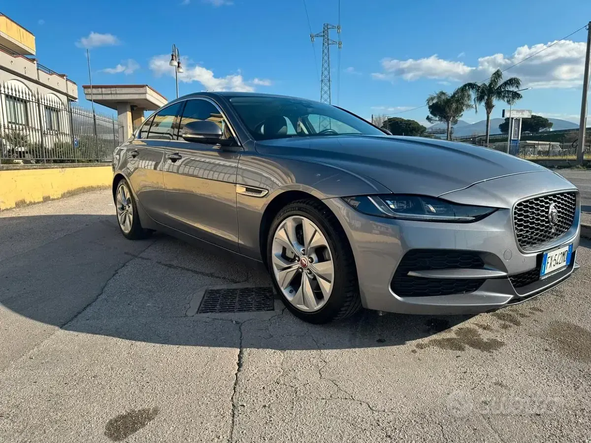 Usata Jaguar XE 180 CV (132 kW) 2019 Grigio Berlina