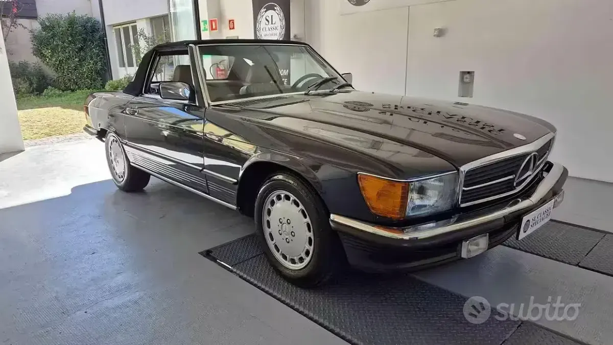 Usata Mercedes 560 245 CV (180 kW) 1986 Nero metallizzato metallizzato Cabrio
