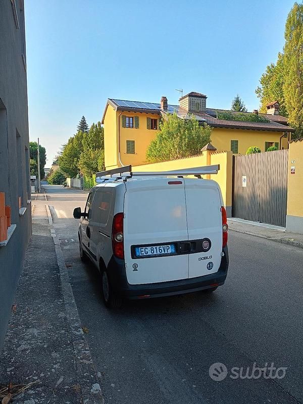 Usata Fiat Doblò 90 CV (66 kW) 2011 Bianco Monovolume