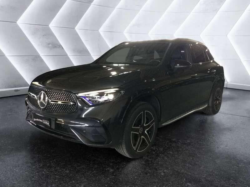 Grigio scuro Usata 2024 Mercedes GLC300e AMG Line Premium SUV | 63.500 € (Buon prezzo) - Immagine 1/4