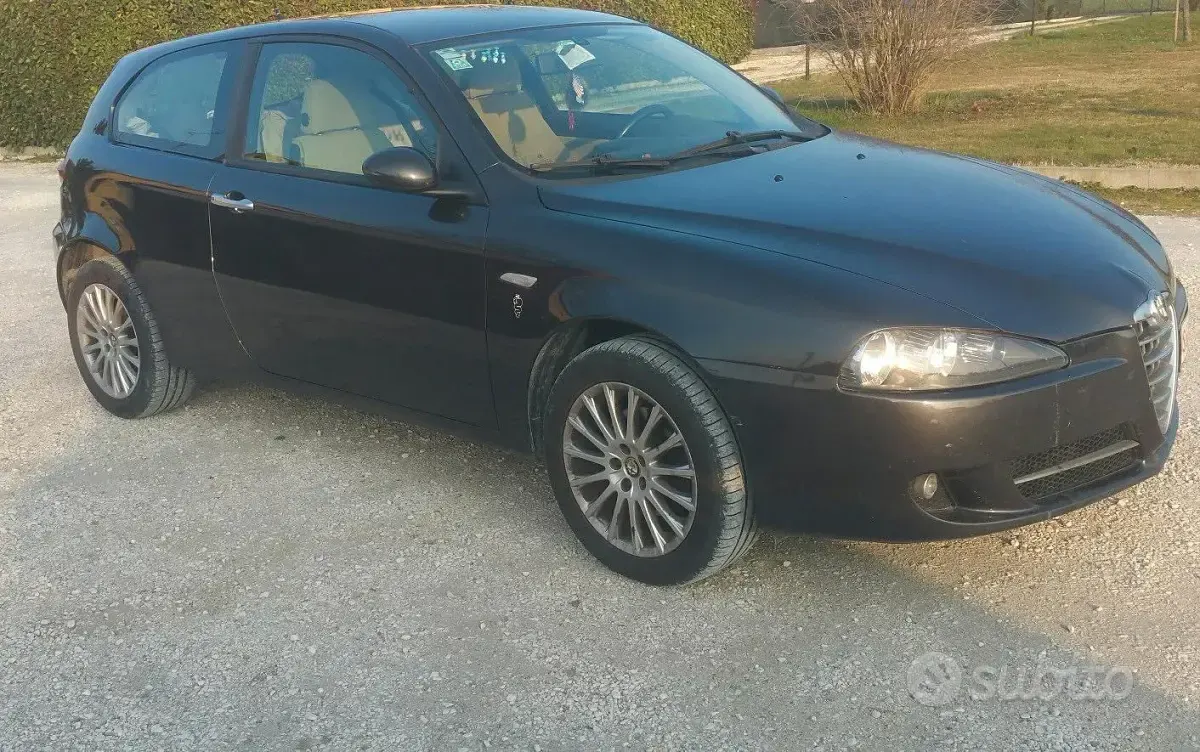 Usata Alfa Romeo 147 105 CV (77 kW) 2008 Grigio Utilitaria