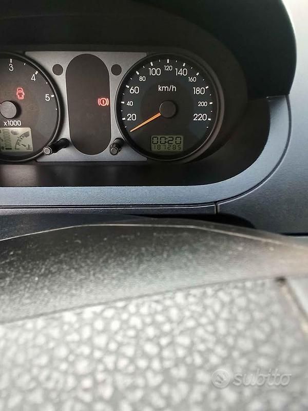 Begagnad Ford Fiesta 68 HK (50 kW) 2002 Grå Halvkombi