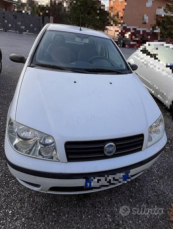 Usata Fiat Punto 80 CV (58 kW) 2004 Bianco Utilitaria