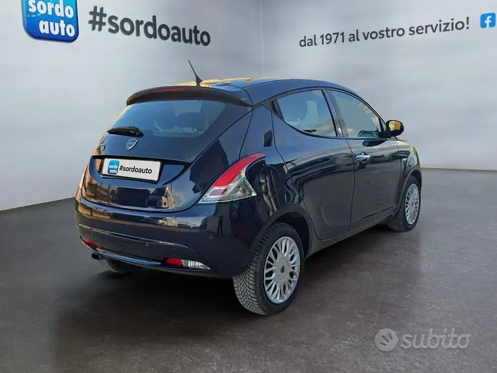 Usata Lancia Ypsilon Gold 69 CV (50 kW) 2017 Blu Utilitaria
