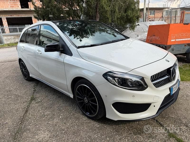 Usata Mercedes B200 2016 Bianco Monovolume