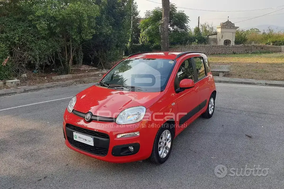 Usata Fiat Panda Lounge 69 CV (50 kW) 2017 Rosso Utilitaria