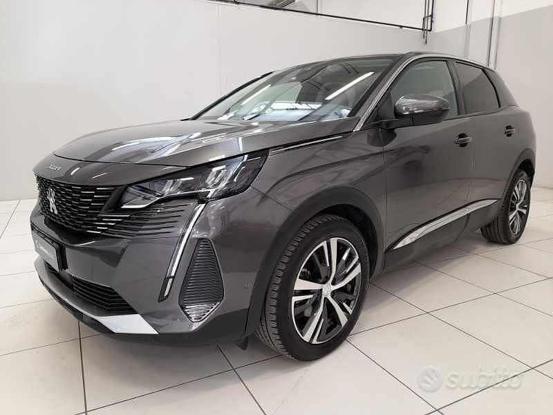 Usata Peugeot 3008 Allure 131 CV (96 kW) 2021 Grigio platinum SUV