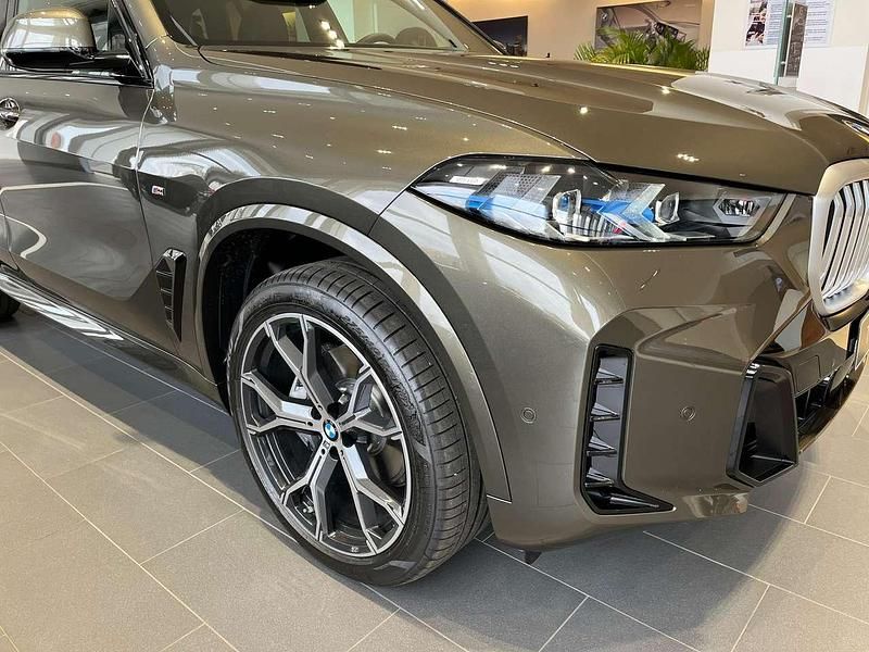Nuova BMW X5 M Sport 298 CV (219 kW) 2025 Manhattan metallic SUV