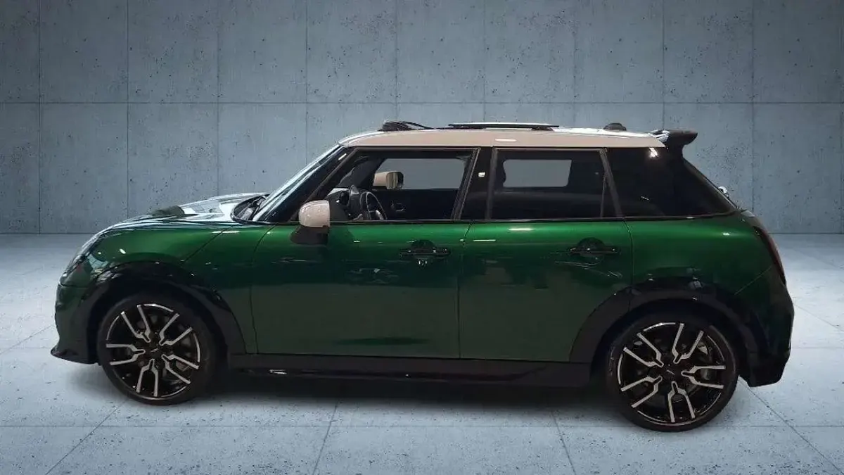 Nuova Mini John Cooper Works 156 CV (114 kW) 2026 Verde Utilitaria