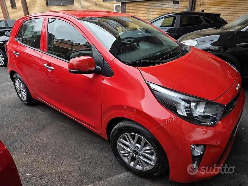 Usata Kia Picanto X-Line 65 CV (47 kW) 2022 Rosso Utilitaria